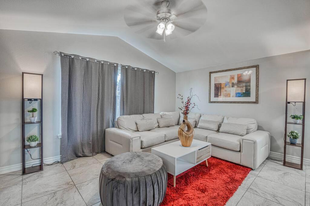 The Hummingbird Sunset Home, West Side إل باسو المظهر الخارجي الصورة
