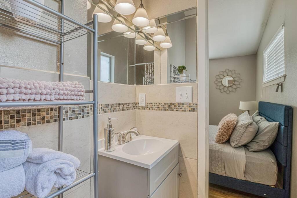 The Hummingbird Sunset Home, West Side إل باسو المظهر الخارجي الصورة