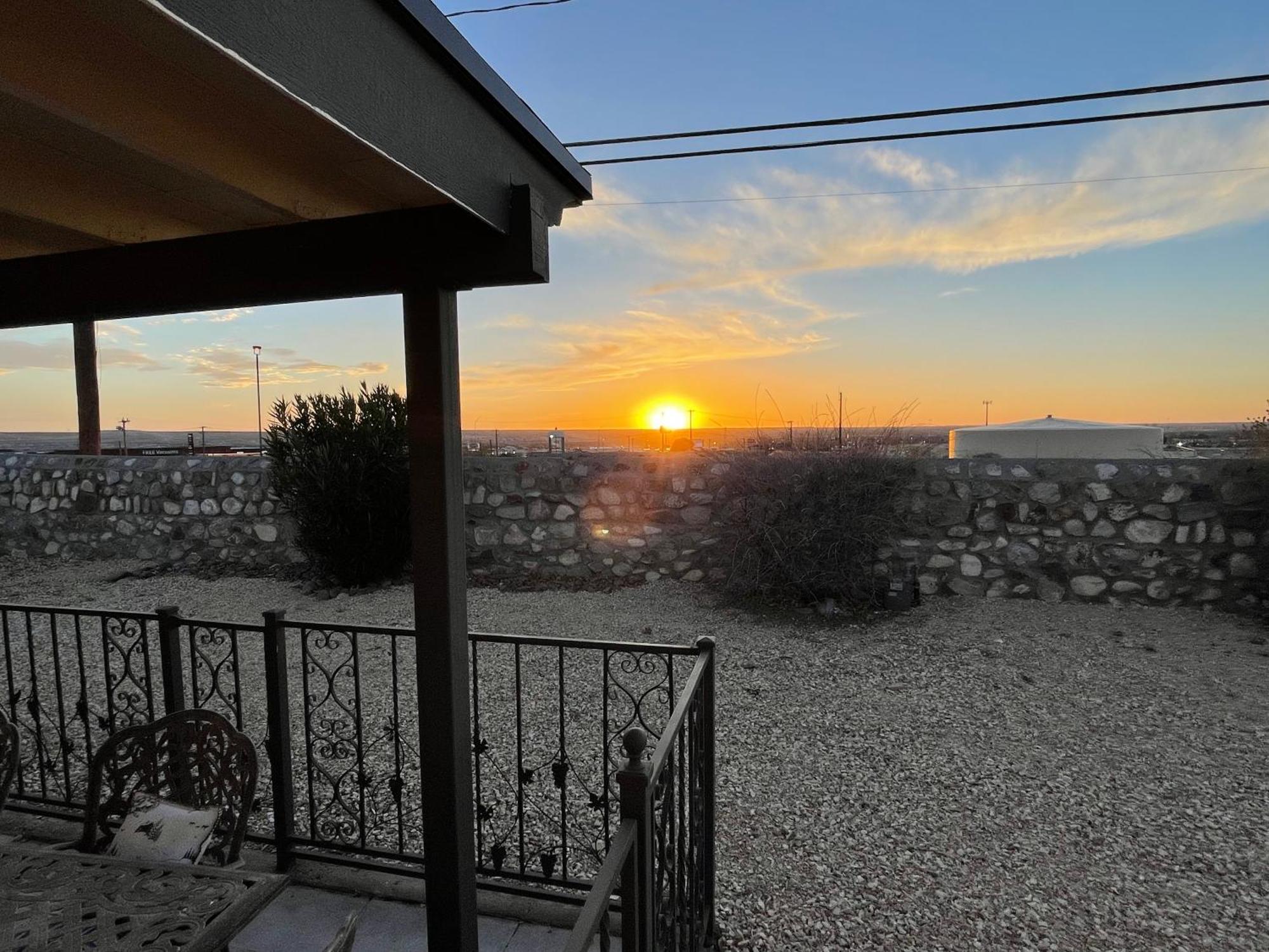 The Hummingbird Sunset Home, West Side إل باسو المظهر الخارجي الصورة